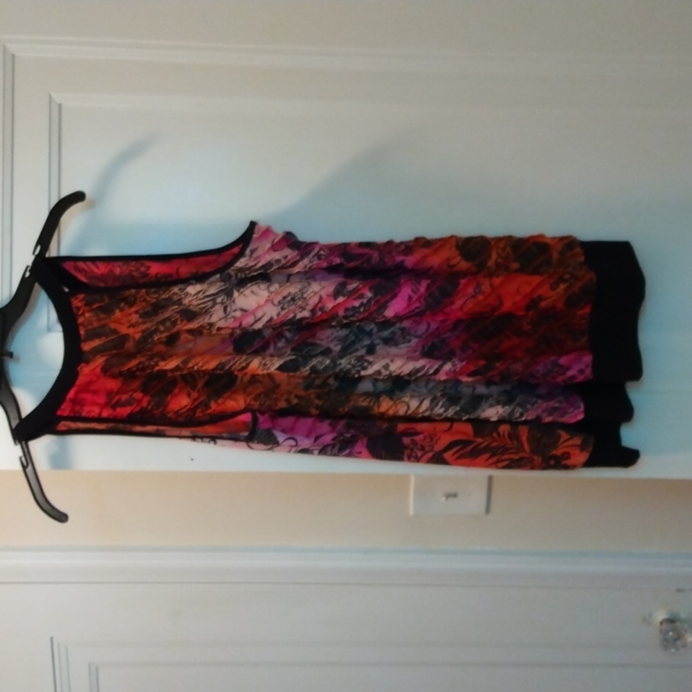 Brown multi sleeveless blouse size 14/16 by Lane Bryant.